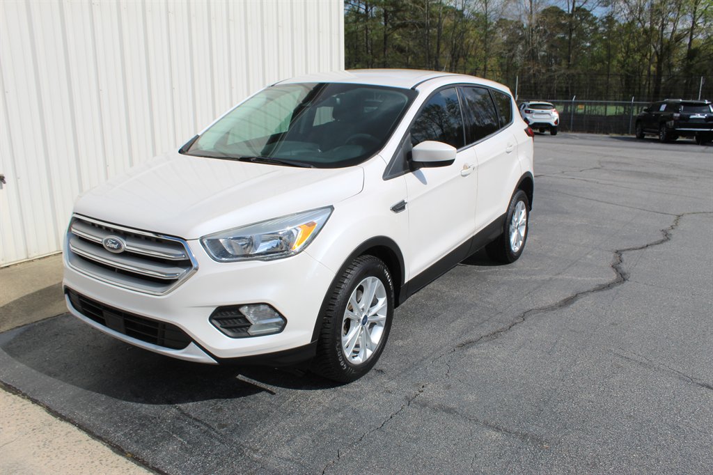 2019 Ford Escape SE's photo